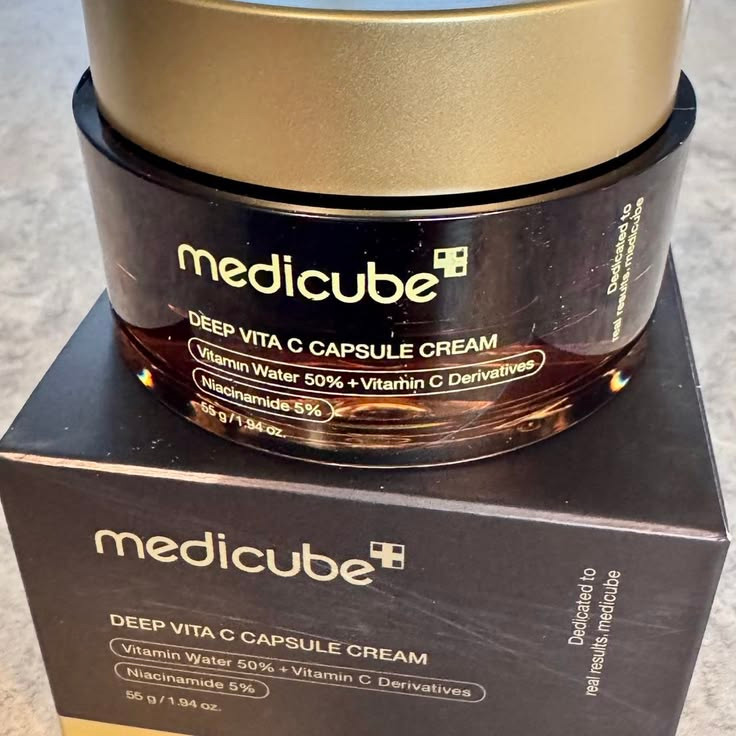 کرم جوانساز و روشن کننده کپسولی ویتامین C مدی کیوب Medicube Deep Vita C Capsule Cream حجم 55 گرم